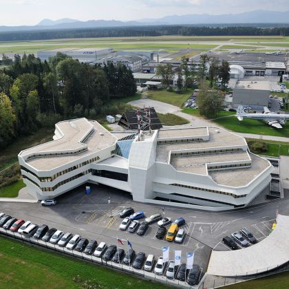 Objekt za kontrolo in vodenje zračnega prometa na letališču Jožeta Pučnika Ljubljana